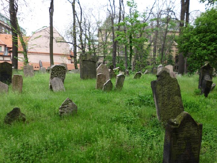 2014-04 Prague - Cimetière juif 002.JPG
